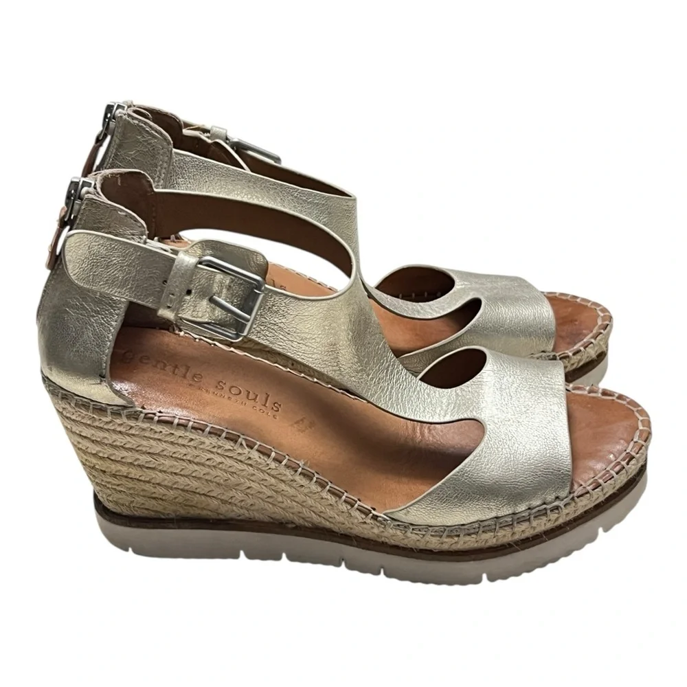 Gentle Souls Elyssa T-Strap Gold Metallic Leather Espadrille Wedge Sandal 8.5